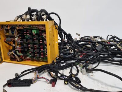 Ekskavatoriaus VOLVO EW160B laidai su saugikline